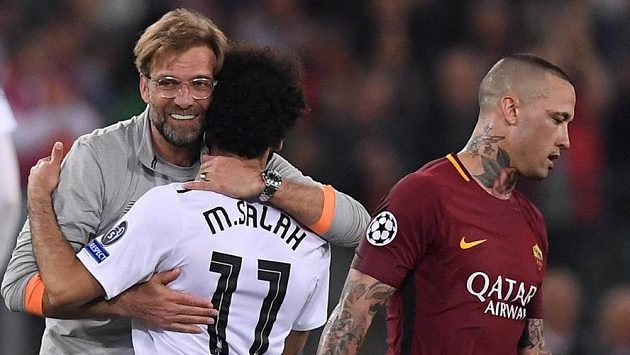 Trenér Liverpoolu Jürgen Klopp (vlevo) s Mohamedem Salahem. Ilustrační snímek. Trenér Liverpoolu Jürgen Klopp (vlevo) s Mohamedem Salahem. Ilustrační snímek.