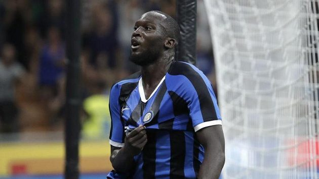 Romelu Lukaku se raduje z gólu v dresu Interu Milán. Romelu Lukaku se raduje z gólu v dresu Interu Milán.