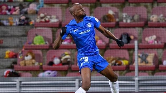 Kamso Mara ze Slovanu Liberec oslavuje gól na 1:0 z nařízené penalty, o které se bude ještě dlouho debatovat. Kamso Mara ze Slovanu Liberec oslavuje gól na 1:0 z nařízené penalty, o které se bude ještě dlouho debatovat.