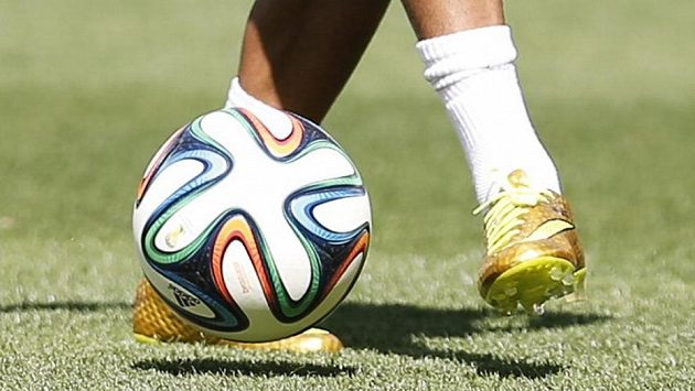Zlaté botky zlatého brazilského dítěte Neymara... Zlaté botky zlatého brazilského dítěte Neymara...