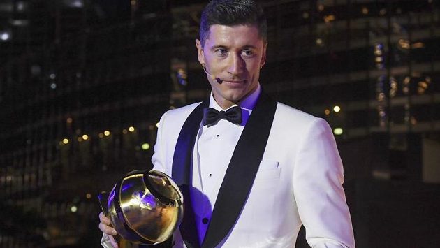 Robert Lewandowski řerušil nadvládu Cristiana Ronalda v anketě Globe Soccer Award. Robert Lewandowski řerušil nadvládu Cristiana Ronalda v anketě Globe Soccer Award.