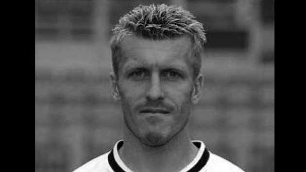 Ve věku sedmačtyřiceti let náhle zemřel bývalý prvoligový fotbalista Miloslav Penner. Ve věku sedmačtyřiceti let náhle zemřel bývalý prvoligový fotbalista Miloslav Penner.