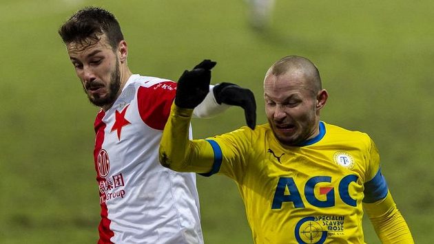 Zleva Jakub Hromada ze Slavie a Tomáš Vondrášek z Teplic. Zleva Jakub Hromada ze Slavie a Tomáš Vondrášek z Teplic.