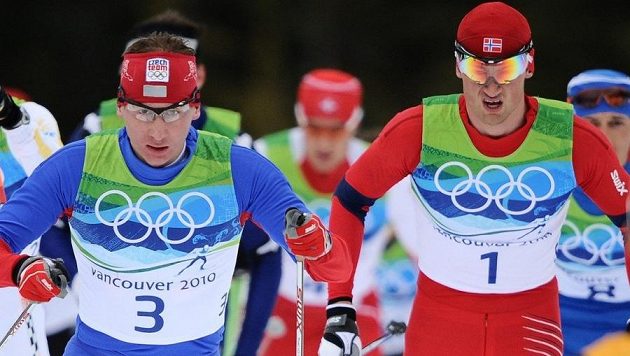 Bitvu mezi sebou oba svedli Lukáš Bauer (vlevo) a Petter Northug i před osmi lety na trati olympijského závodu na 50 km ve Vancouveru. Bitvu mezi sebou oba svedli Lukáš Bauer (vlevo) a Petter Northug i před osmi lety na trati olympijského závodu na 50 km ve Vancouveru.