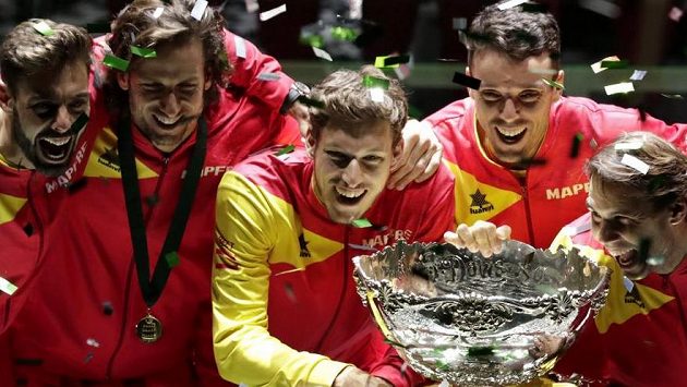 Španělští tenisté ovládli první ročník nového formátu Davisova poháru Španělští tenisté ovládli první ročník nového formátu Davisova poháru