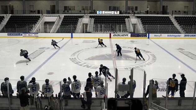 NHL den před dnešním startem sezony oznámila 27 pozitivních případů nákazy koronavirem (ilustrační foto) NHL den před dnešním startem sezony oznámila 27 pozitivních případů nákazy koronavirem (ilustrační foto)