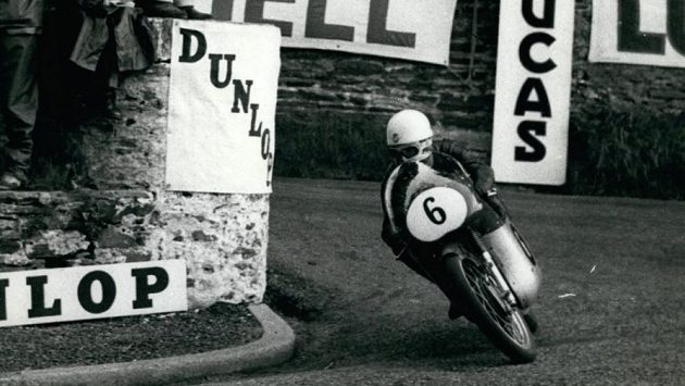 V devadesáti letech zemřel devítinásobný mistr světa silničních motocyklů Carlo Ubbiali. V devadesáti letech zemřel devítinásobný mistr světa silničních motocyklů Carlo Ubbiali.