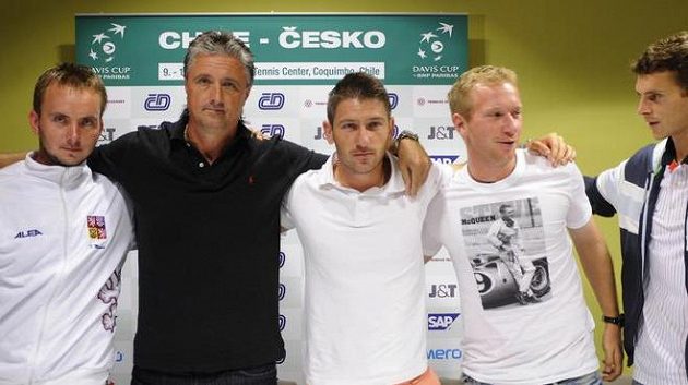 Český daviscupový tým. Zleva Ivo Minář, jaroslav Navrátil, Jan Hájek a Lukáš Dlouhý Český daviscupový tým. Zleva Ivo Minář, jaroslav Navrátil, Jan Hájek a Lukáš Dlouhý