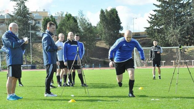 Fotbaloví rozhodčí absolvovali na Kypru kondiční testy před blížícím se soutěžním jarem. Fotbaloví rozhodčí absolvovali na Kypru kondiční testy před blížícím se soutěžním jarem.