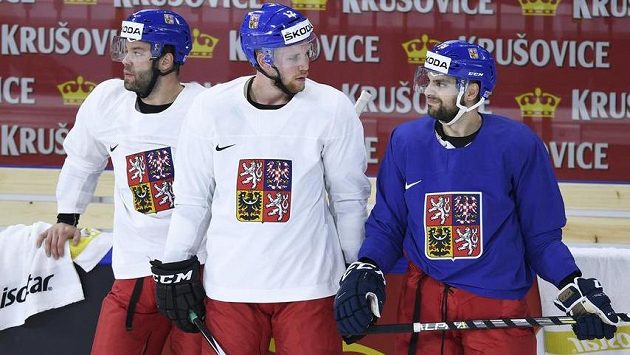 Zleva Radko Gudas, Radek Faksa a Robin Hanzl na tréninku české hokejové reprezentace na mistrovství světa. Zleva Radko Gudas, Radek Faksa a Robin Hanzl na tréninku české hokejové reprezentace na mistrovství světa.