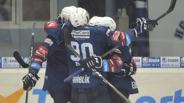 Hráči Plzně se radují z gólu v souboji s Mladou Boleslaví. Hráči Plzně se radují z gólu v souboji s Mladou Boleslaví.