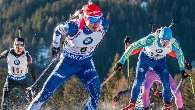 Ondřej Moravec s krvavým zraněním na bradě během štafetového závodu v Anterselvě. Ondřej Moravec s krvavým zraněním na bradě během štafetového závodu v Anterselvě.