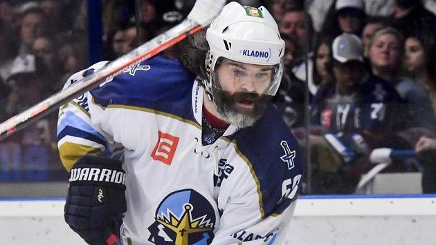 Jaromír Jágr hledá cestu k brance soupeře Jaromír Jágr hledá cestu k brance soupeře