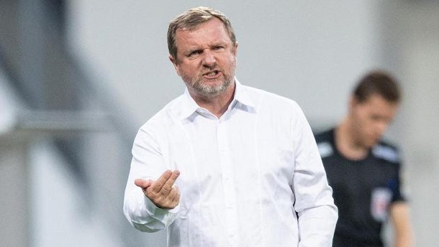 Trenér Viktorie Plzeň Pavel Vrba během utkání se Zlínem. Trenér Viktorie Plzeň Pavel Vrba během utkání se Zlínem.
