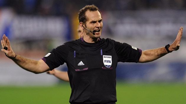 Rozhodčí Libor Kovařík na archivním snímku. Rozhodčí Libor Kovařík na archivním snímku.