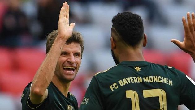 Fotbalisté Bayernu Mnichov se radují z branky Fotbalisté Bayernu Mnichov se radují z branky