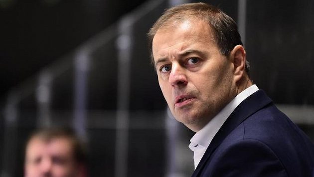 Radek Bělohlav už není pouze dočasným hlavním trenérem Pardubic, ale stálým koučem. Radek Bělohlav už není pouze dočasným hlavním trenérem Pardubic, ale stálým koučem.