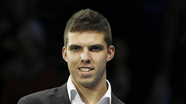 Jiří Veselý při předávání trofeje ATP pro hvězdu zítřka v Londýně. Jiří Veselý při předávání trofeje ATP pro hvězdu zítřka v Londýně.