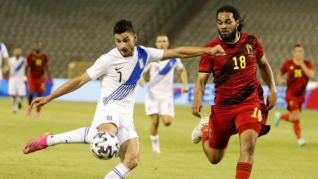 Řek Jorgos Masuras (vlevo) a Belgičan Jason Denayer. Řek Jorgos Masuras (vlevo) a Belgičan Jason Denayer.