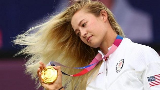Nelly Kordová se zlatou olympijskou medailí Nelly Kordová se zlatou olympijskou medailí