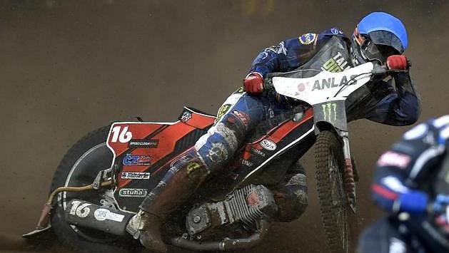 Jan Kvěch při jedné z jízd Grand Prix České republiky v Praze. Jan Kvěch při jedné z jízd Grand Prix České republiky v Praze.