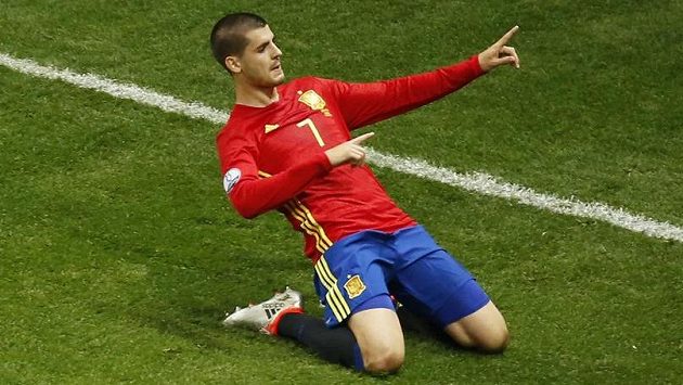 Útočník Álvaro Morata ze Španělska oslavuje vstřelený gól proti Turecku. Útočník Álvaro Morata ze Španělska oslavuje vstřelený gól proti Turecku.