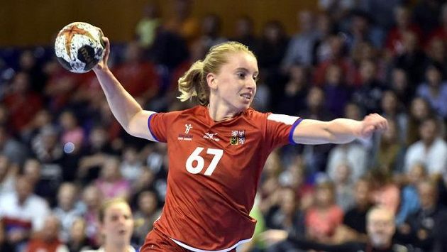Česká reprezentantka Veronika Malá při utkání s Islanďankami. Česká reprezentantka Veronika Malá při utkání s Islanďankami.