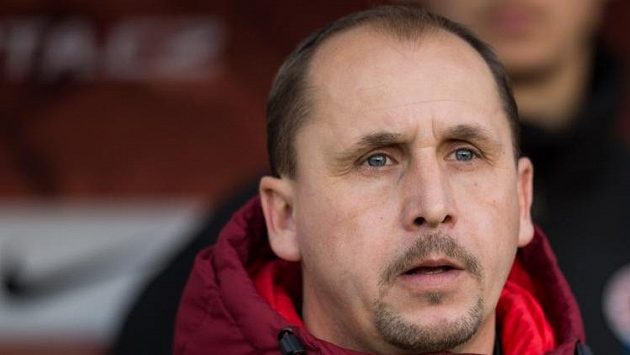 Trenér Sparty Praha Zdeněk Svoboda během utkání s Teplicemi. Trenér Sparty Praha Zdeněk Svoboda během utkání s Teplicemi.