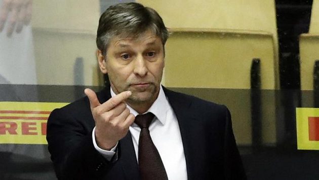 Trenér Josef Jandač na střídačce národního týmu po MS končí. Trenér Josef Jandač na střídačce národního týmu po MS končí.