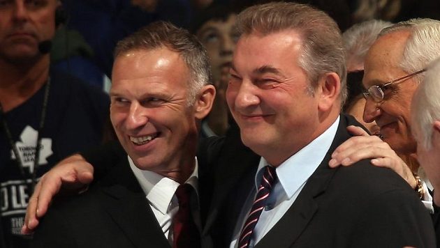 Dvě brankářské legendy Dominik Hašek (vlevo) a Vladislav Treťjak na ceremoniálu NHL v Torontu. Dvě brankářské legendy Dominik Hašek (vlevo) a Vladislav Treťjak na ceremoniálu NHL v Torontu.