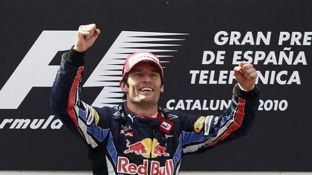 Mark Webber oslavuje vítězství ve Velké ceně Španělska. Mark Webber oslavuje vítězství ve Velké ceně Španělska.