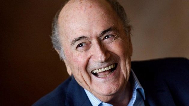 Bývalý prezident FIFA Sepp Blatter vyhrožuje žalobou. Bývalý prezident FIFA Sepp Blatter vyhrožuje žalobou.