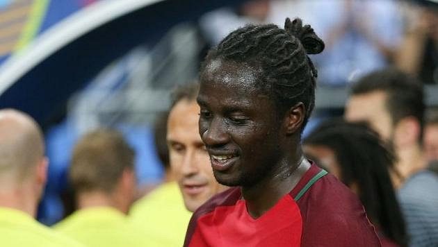 Šťastný Portugalec Éder po finále EURO 2016, které rozhodl parádním gólem. Šťastný Portugalec Éder po finále EURO 2016, které rozhodl parádním gólem.