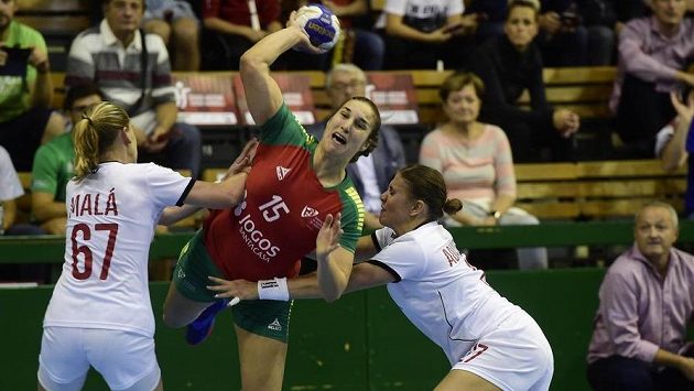 Veronika Malá a Petra Adámková v zápase s Portugalskem. Veronika Malá a Petra Adámková v zápase s Portugalskem.