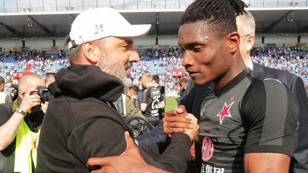 Budou se trenér Jindřich Trpišovský a Simon Deli podobně radovat i ve středu? K titulu mohou v Olomouci přidat i pohár. Budou se trenér Jindřich Trpišovský a Simon Deli podobně radovat i ve středu? K titulu mohou v Olomouci přidat i pohár.