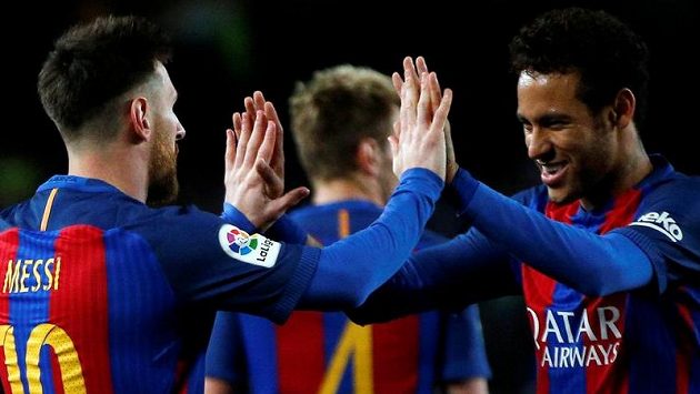 Lionel Messi a Neymar se radují. Jak dlouho zůstanou spoluhráči v Barceloně...? Lionel Messi a Neymar se radují. Jak dlouho zůstanou spoluhráči v Barceloně...?