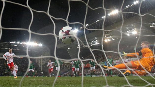 Fotbalisté Švýcarska vstřelili vítězný gól prvního utkání baráže o postup na MS 2018 z penalty. Domácí se hodně zlobili. Fotbalisté Švýcarska vstřelili vítězný gól prvního utkání baráže o postup na MS 2018 z penalty. Domácí se hodně zlobili.