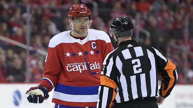 Ruský snajpr Alexandr Ovečkin se letošního Utkání hvězd NHL nezúčastní. Ruský snajpr Alexandr Ovečkin se letošního Utkání hvězd NHL nezúčastní.