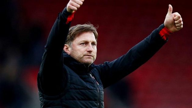 Rakouský trenér fotbalistů Southamptonu Ralph Hasenhüttl se rozhodl "odříznout" své svěřence od internetu Rakouský trenér fotbalistů Southamptonu Ralph Hasenhüttl se rozhodl "odříznout" své svěřence od internetu