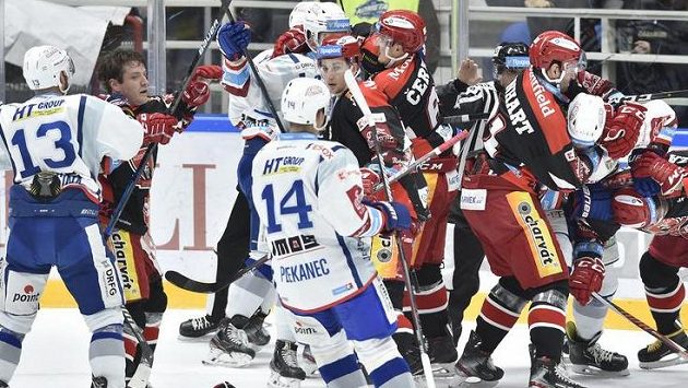Utkání Komety s Hradcem nabídlo řadu vypjatých momentů Utkání Komety s Hradcem nabídlo řadu vypjatých momentů