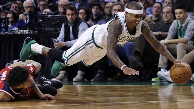 Isaiah Thomas z týmu Boston Celtics během utkání NBA s Washingtonem Wizards. Isaiah Thomas z týmu Boston Celtics během utkání NBA s Washingtonem Wizards.