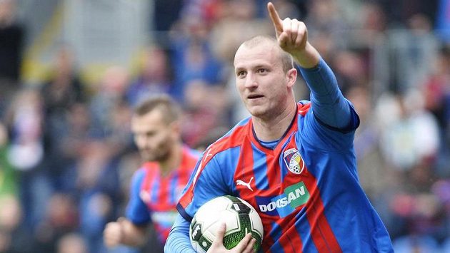 Michael Krmenčík z Viktorie Plzeň právě střelil branku. Michael Krmenčík z Viktorie Plzeň právě střelil branku.