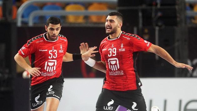 Radující se Egypťané Yehia Elderaa a Akram Yousri. Radující se Egypťané Yehia Elderaa a Akram Yousri.