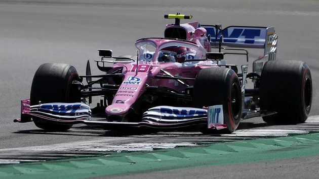 Lance Stroll, kanadský pilot stáje Racing Point na trati v Silverstone. Lance Stroll, kanadský pilot stáje Racing Point na trati v Silverstone.