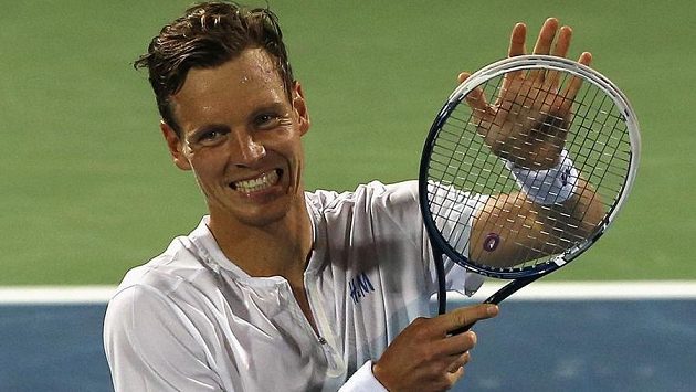 Tomáš Berdych se na turnaji v Dubaji raduje po semifinálové výhře nad Philippem Kohlschreiberem. Tomáš Berdych se na turnaji v Dubaji raduje po semifinálové výhře nad Philippem Kohlschreiberem.