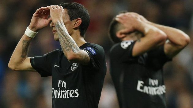 Argentinec Ángel di María i jeho pařížský spoluhráč Thiago Motta (vpravo) litují zahozených šancí na půdě Realu Madrid. Argentinec Ángel di María i jeho pařížský spoluhráč Thiago Motta (vpravo) litují zahozených šancí na půdě Realu Madrid.