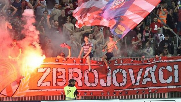 Fanoušci Brna během utkání s Plzní. Fanoušci Brna během utkání s Plzní.