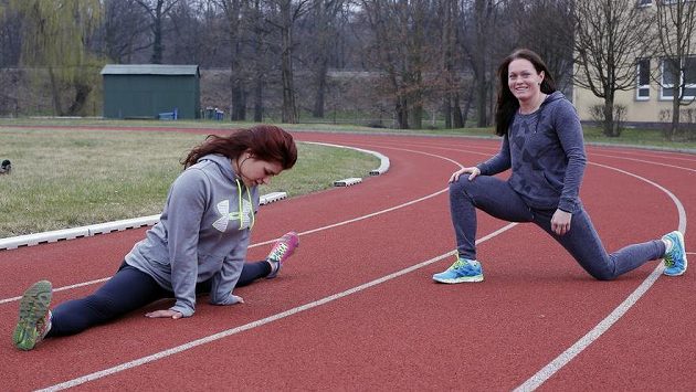 Lenka Hocková (vpravo) na archivním snímku při tréninku s další zápasnicí Adélou Hanzlíčkovou. Lenka Hocková (vpravo) na archivním snímku při tréninku s další zápasnicí Adélou Hanzlíčkovou.