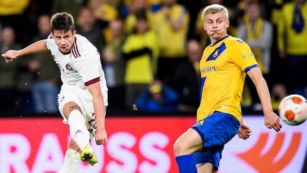 Adam Hložek ze Sparty Praha během utkání základní skupiny Evropské ligy s Bröndby v dánské Kodani. Adam Hložek ze Sparty Praha během utkání základní skupiny Evropské ligy s Bröndby v dánské Kodani.