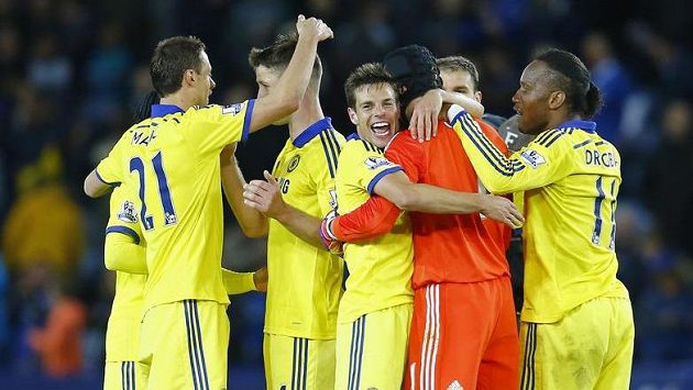 Hráči Chelsea se radují po ligové výhře nad Leicesterem. Hráči Chelsea se radují po ligové výhře nad Leicesterem.